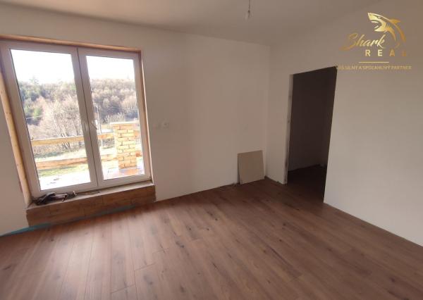 Byt v novostavbe so záhradou neďaleko tajchu Nová Baňa