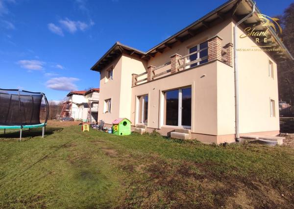 Byt v novostavbe so záhradou neďaleko tajchu Nová Baňa