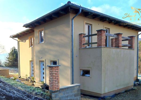 Byt v novostavbe so záhradou neďaleko tajchu Nová Baňa