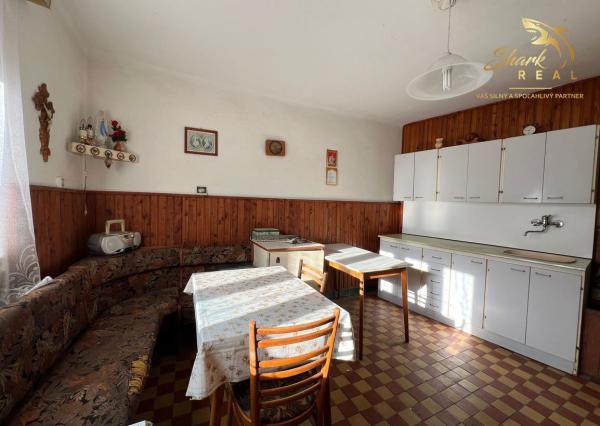 Rodinný dom s garážou a samostatnou chalupou