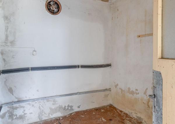 OBCHODNO - SKLADOVÝ PRIESTOR , kaviareň, potraviny alebo iné služby?