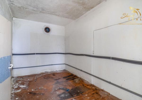 OBCHODNO - SKLADOVÝ PRIESTOR , kaviareň, potraviny alebo iné služby?