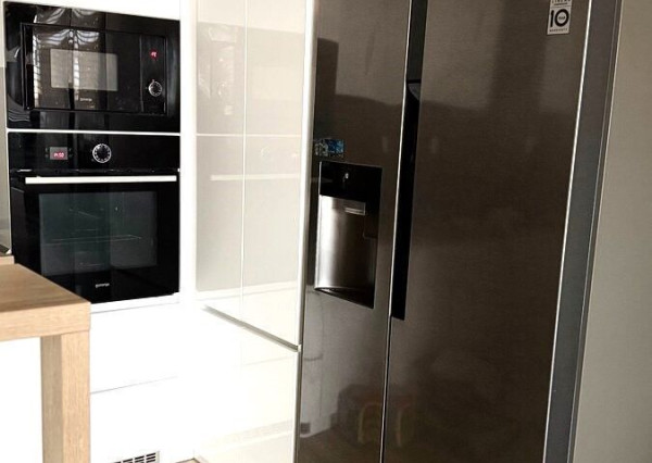 NOVOSTAVBA 2i byt Zariadený & VEĽKÁ TERASA &  Vyhradené Parkovacie miesto 