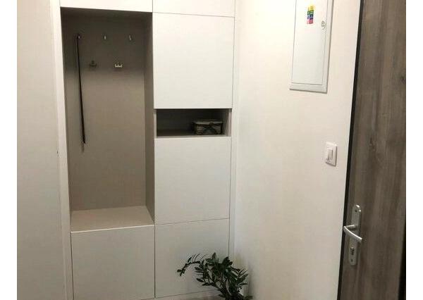 NOVOSTAVBA 2i byt Zariadený & VEĽKÁ TERASA &  Vyhradené Parkovacie miesto 