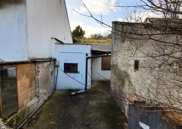 Rodinný dom s projektom a povolením v tichej časti Devínskej Novej Vsi