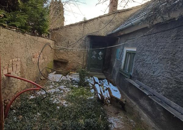 Rodinný dom s projektom a povolením v tichej časti Devínskej Novej Vsi