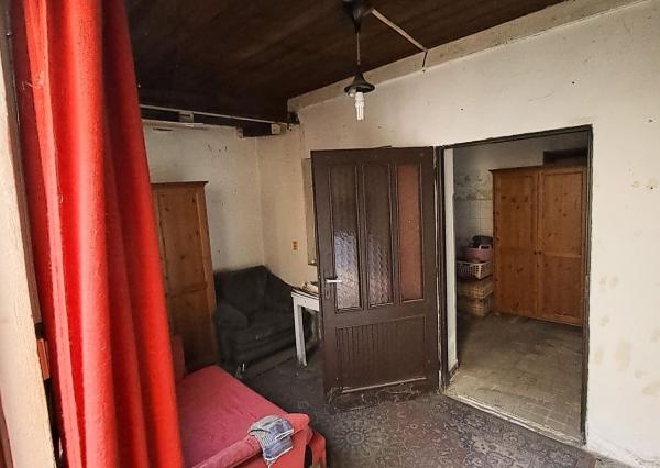 Rodinný dom s projektom a povolením v tichej časti Devínskej Novej Vsi