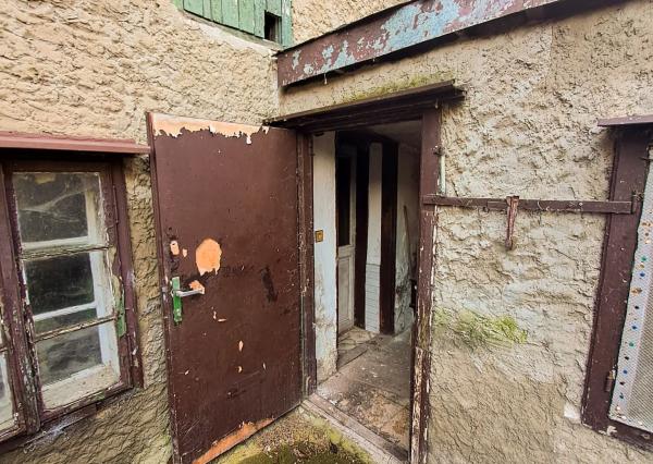 Rodinný dom s projektom a povolením v tichej časti Devínskej Novej Vsi