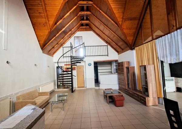 Jedinečný objekt s vysokými stropmi a átriom pre vaše podnikanie