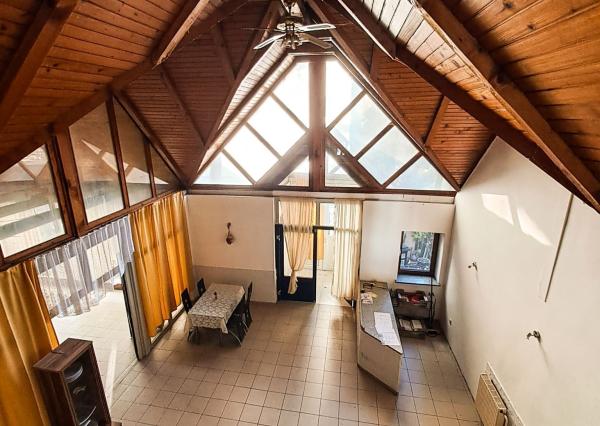 Jedinečný objekt s vysokými stropmi a átriom pre vaše podnikanie