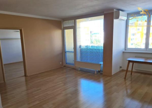 SVETLÝ a PRIESTRANNÝ 2i byt _ Prenájom_ Devínska nová Ves