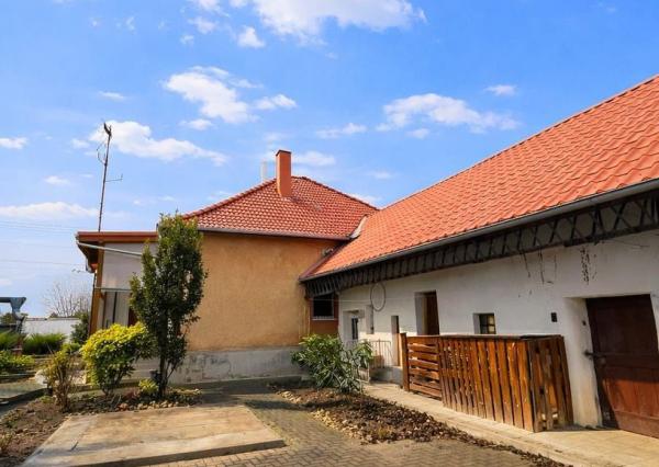 Na predaj: 3-izbový rodinný dom s veľkým pozemkom a rybníkom – len 6 km od Galanty!