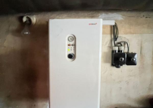 Rodinný dom s garážou.