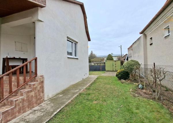 Na predaj pekný 3 - izbový rodinný dom v tichej lokalite - Hurbanovo