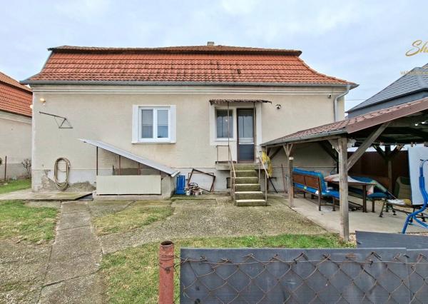 Na predaj pekný 3 - izbový rodinný dom v tichej lokalite - Hurbanovo