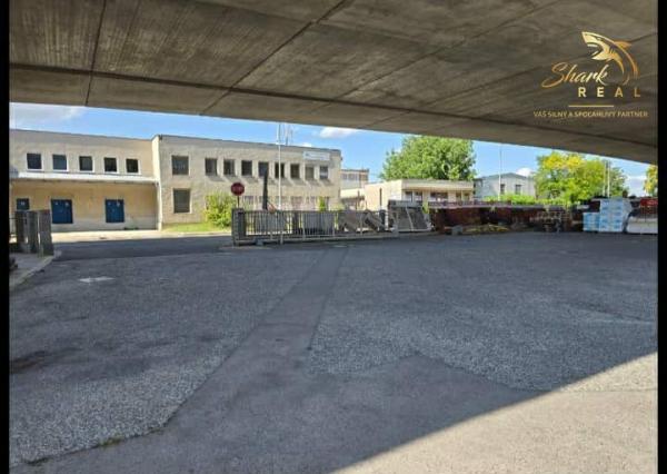 Skladový areál v priemyselnej oblasti v Nitre