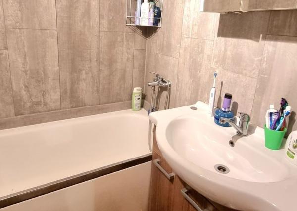 Na predaj 4-izbový byt v obľúbenej lokalite Trebišova – Komenského