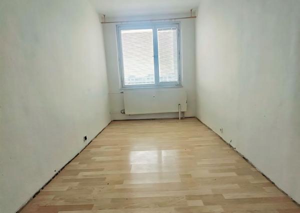 Na predaj 2-izbový byt na kompletnú rekonštrukciu