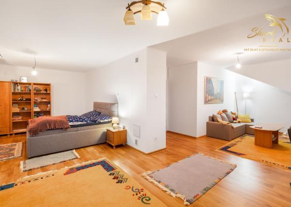 Dom s príjemnou atmosférou a atraktívnym pozemkom 1167m2