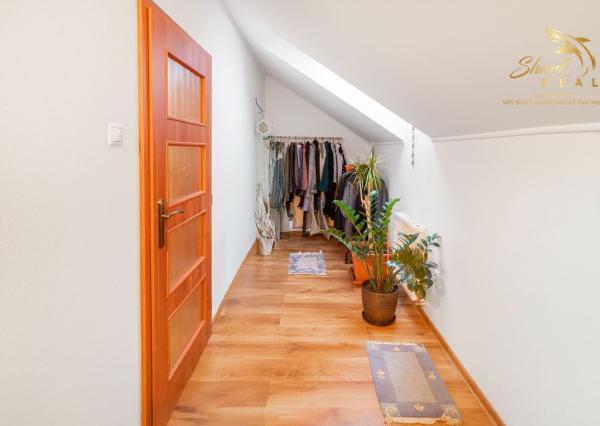 Dom s príjemnou atmosférou a atraktívnym pozemkom 1167m2