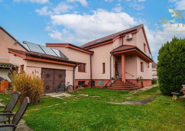 Dom s príjemnou atmosférou a atraktívnym pozemkom 1167m2