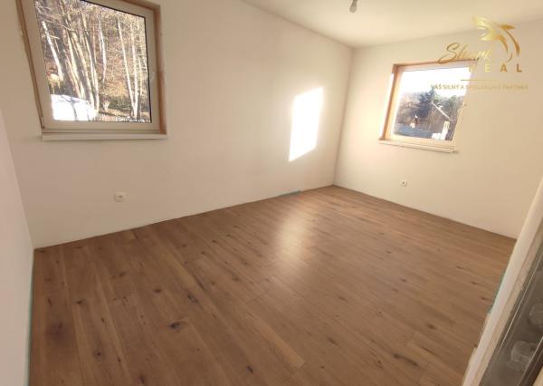 Byt v novostavbe so záhradou neďaleko tajchu Nová Baňa