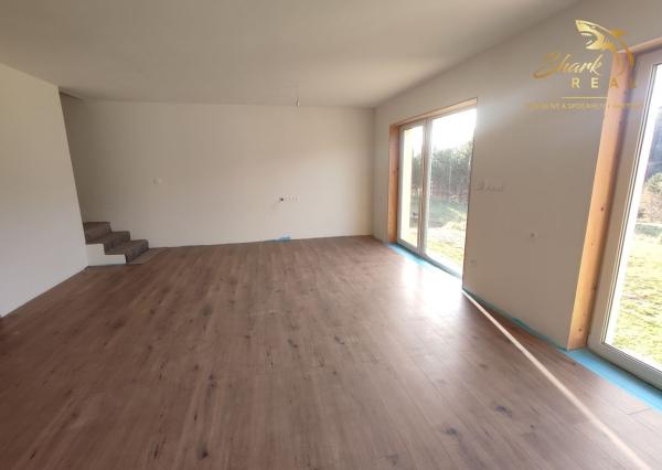 Byt v novostavbe so záhradou neďaleko tajchu Nová Baňa