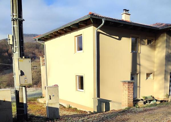 Byt v novostavbe so záhradou neďaleko tajchu Nová Baňa