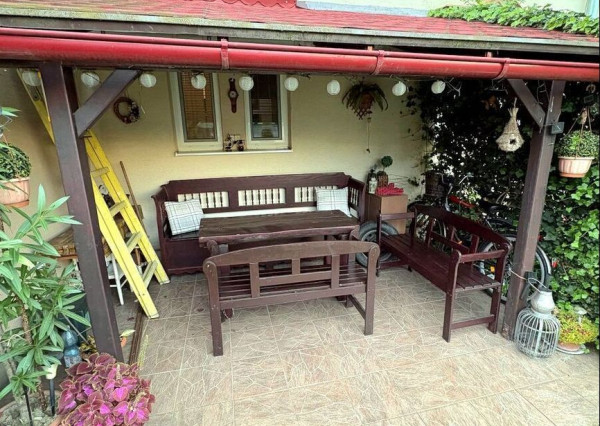 REZERVOVANÉ!! Na predaj 2- izbový byt na ulici Komenského s teraskou a záhradkou 