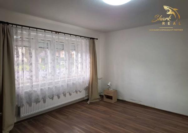 Priestranný dom so záhradou