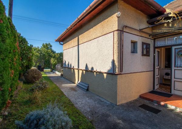 !ZNÍŽENÁ CENA! 6-izbový rodinný dom s veľkým pozemkom v Komjaticiach