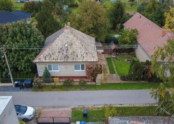 Rodinný dom s pekným pozemkom 