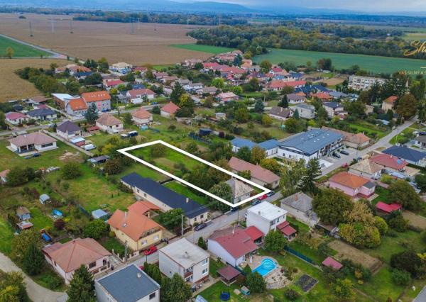 Rodinný dom s pekným pozemkom 