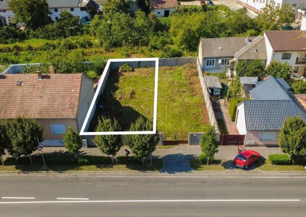 Atraktívny stavebný pozemok pri hlavnej ceste v Piešťanoch