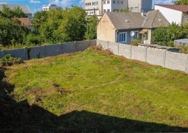 Atraktívny stavebný pozemok pri hlavnej ceste v Piešťanoch