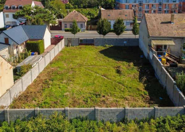 Atraktívny stavebný pozemok pri hlavnej ceste v Piešťanoch