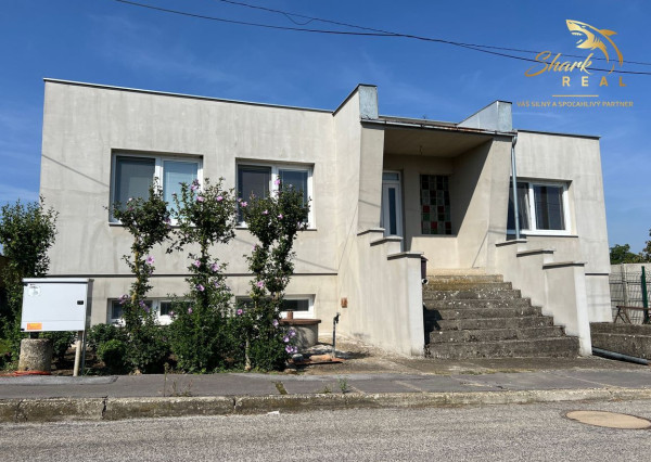 ZNÍŽENÁ CENA - Presvetlený 4 izbový rodinný dom s garážou