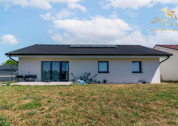 Exkluzívna Novostavba s Pozemkom v Obci Veselé