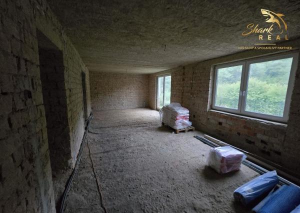 Priestranná budova s bývaním