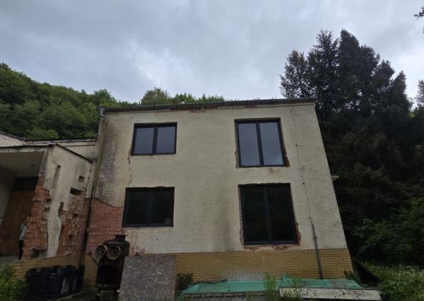 Priestranná budova s bývaním