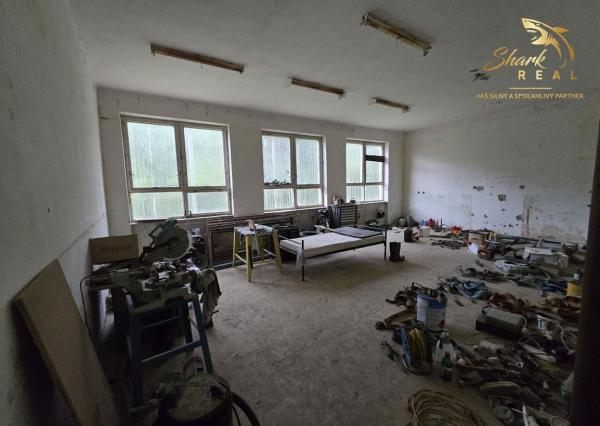 Priestranná budova s bývaním