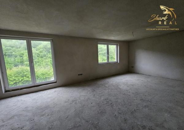 Priestranná budova s bývaním