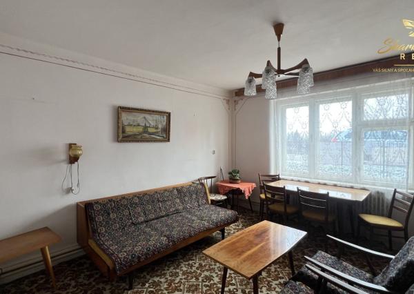 Rodinný dom s 20á pozemkom v obci Semerovo