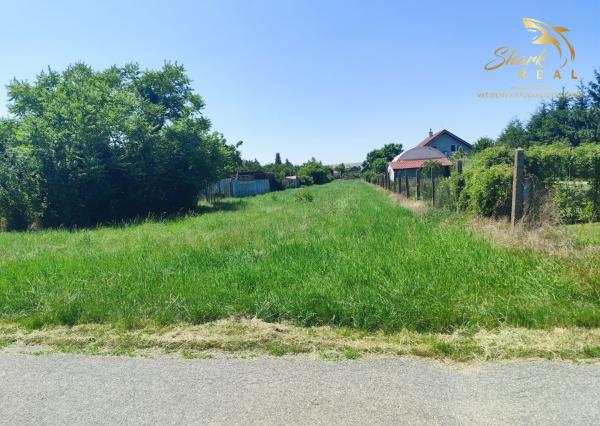 Ponúkam na predaj krásny pozemok vo výbornej lokalite.