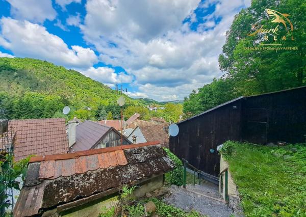 Malebná romantická chalupa pod lesom