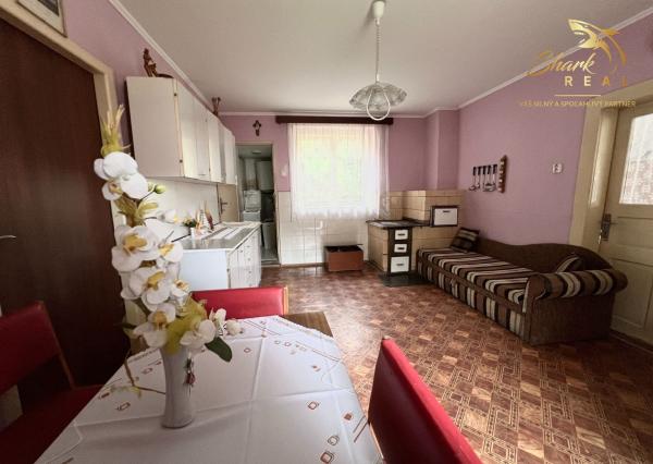 PREDANÉ - RD - Chalupa pri potôčiku / Nová Baňa