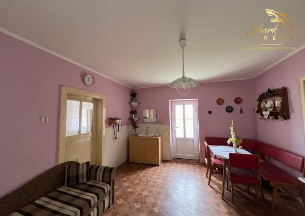 PREDANÉ - RD - Chalupa pri potôčiku / Nová Baňa