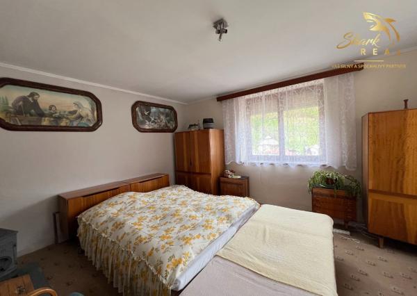 PREDANÉ - RD - Chalupa pri potôčiku / Nová Baňa