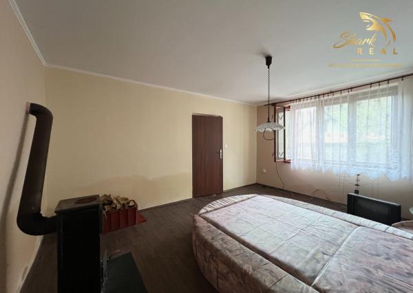 PREDANÉ - RD - Chalupa pri potôčiku / Nová Baňa