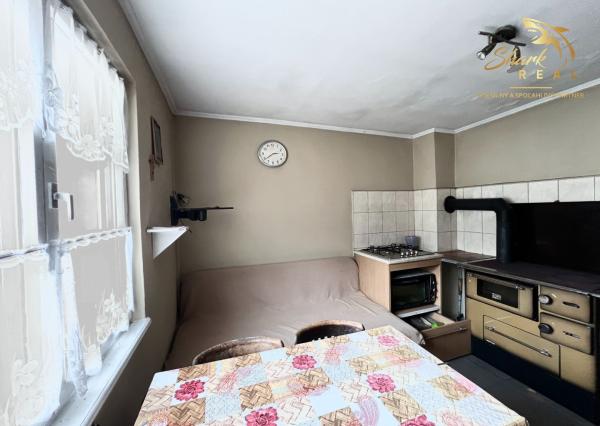 PREDANÉ - RD - Chalupa pri potôčiku / Nová Baňa